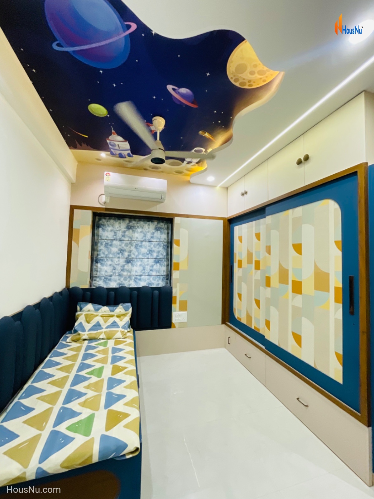 Modern prefab house under construction_Pratik_Hukkerikar_2
